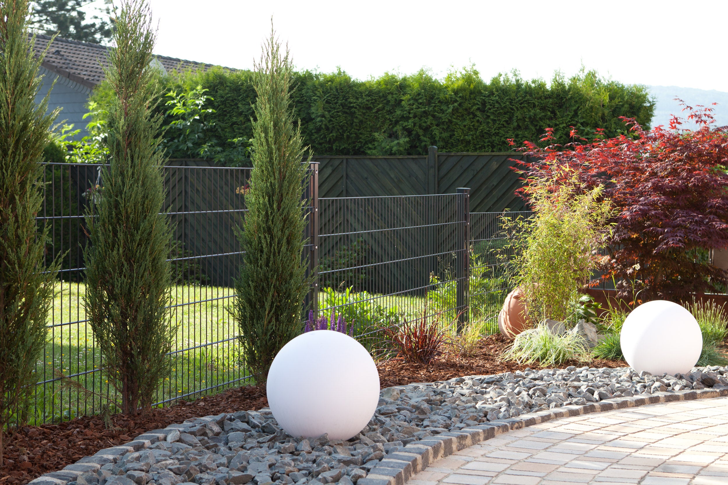 Doppelstabmatte Komfort 6/5/6 mm fence panel by Zaunpaket24 with sturdy double wire construction in a garden setting.